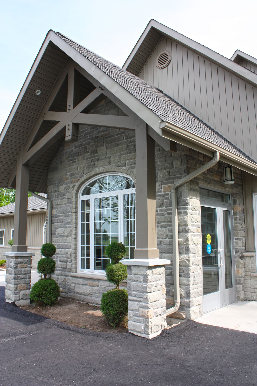 Laurelwood Veterinary Hospital - Waterloo , Canada
