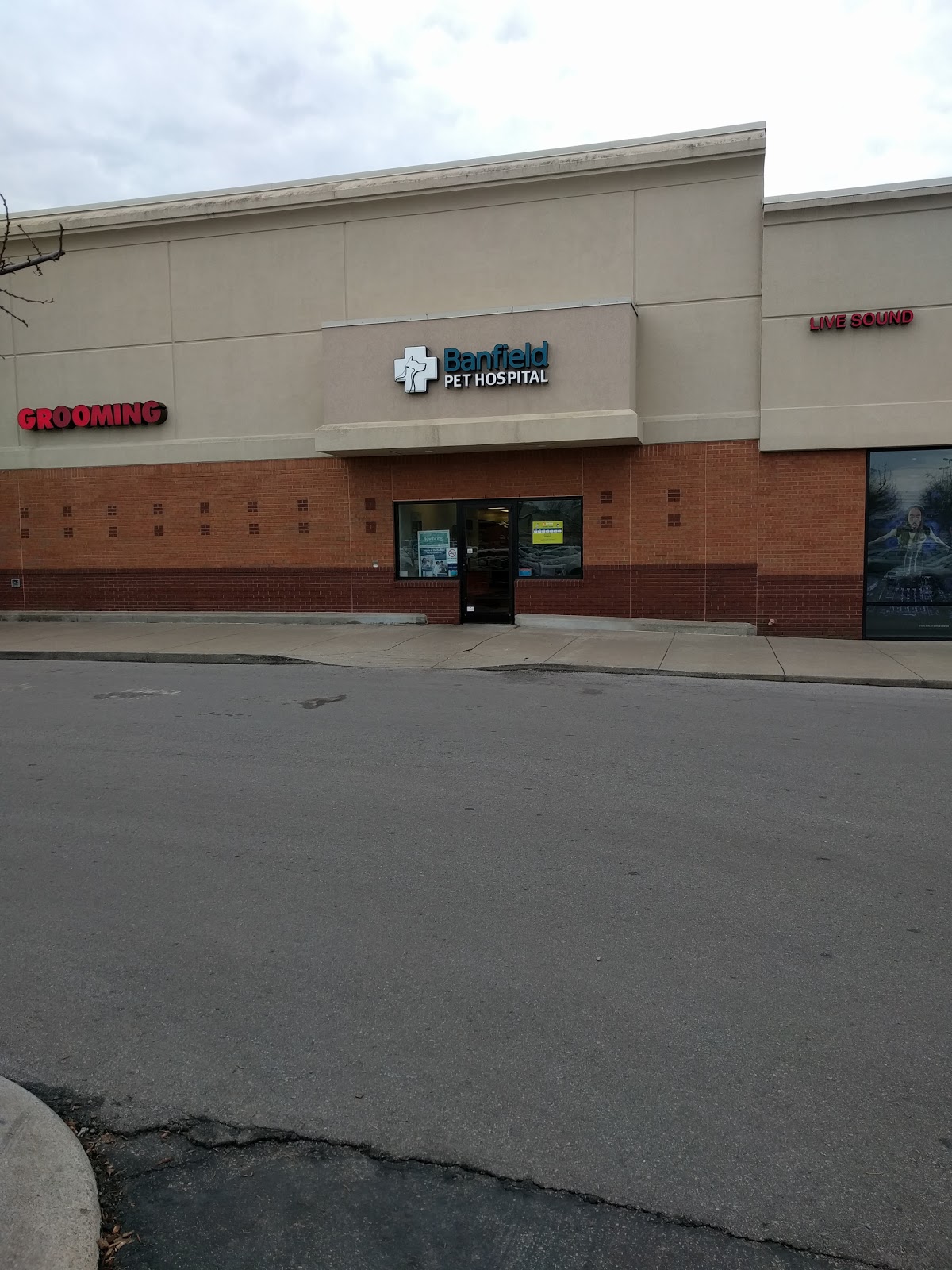 Banfield Pet Hospital - Brentwood , United States