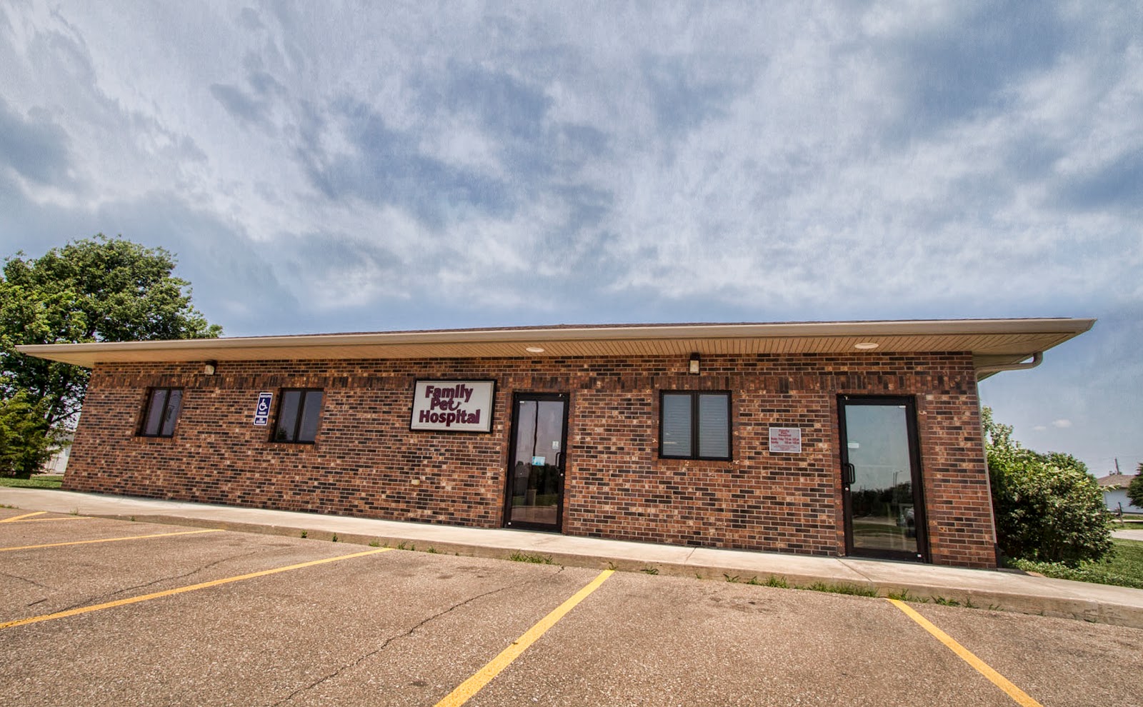 Family Pet Hospital - Topeka , United States