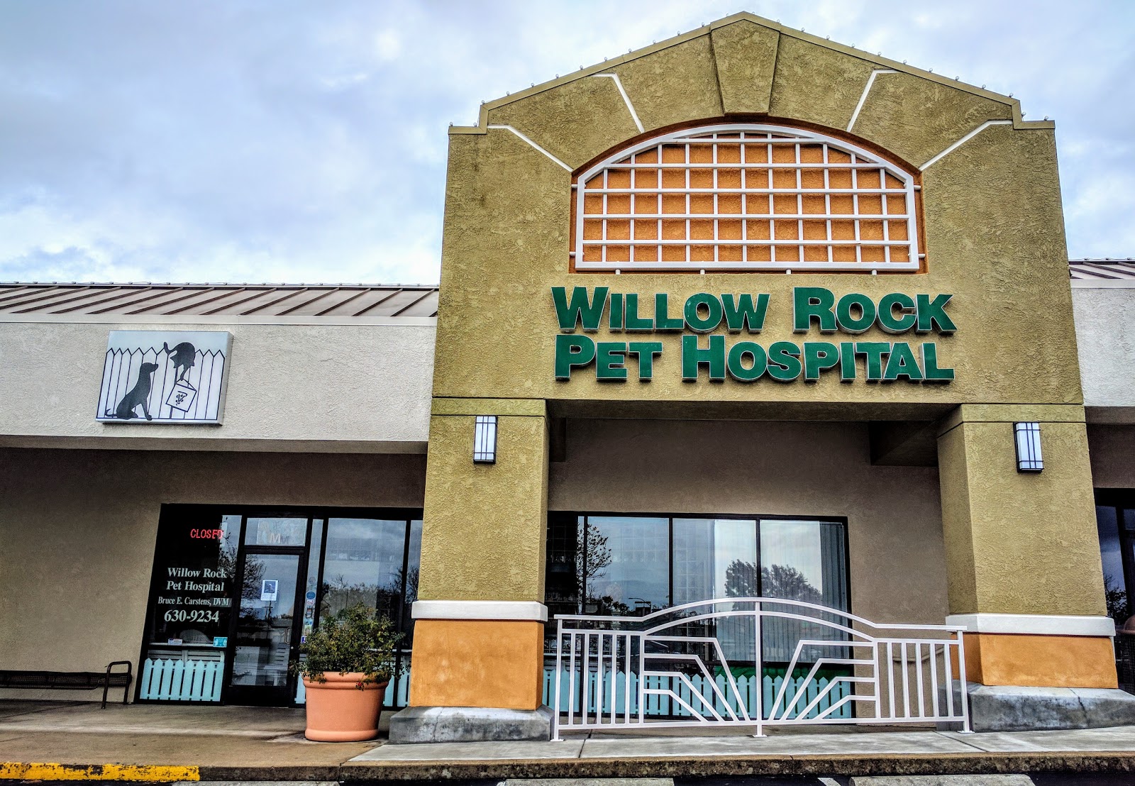 Willow Rock Pet Hospital - Rocklin , United States