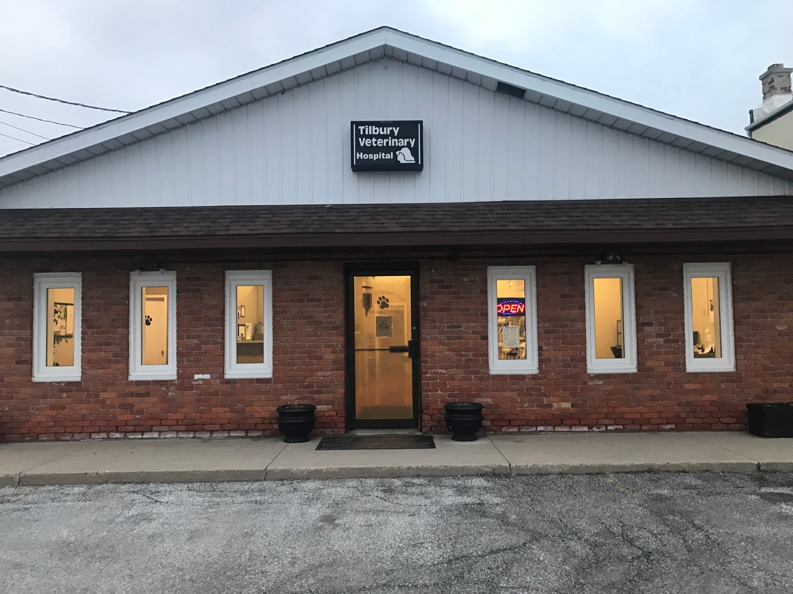 Tilbury Veterinary Hospital - Tilbury , Canada