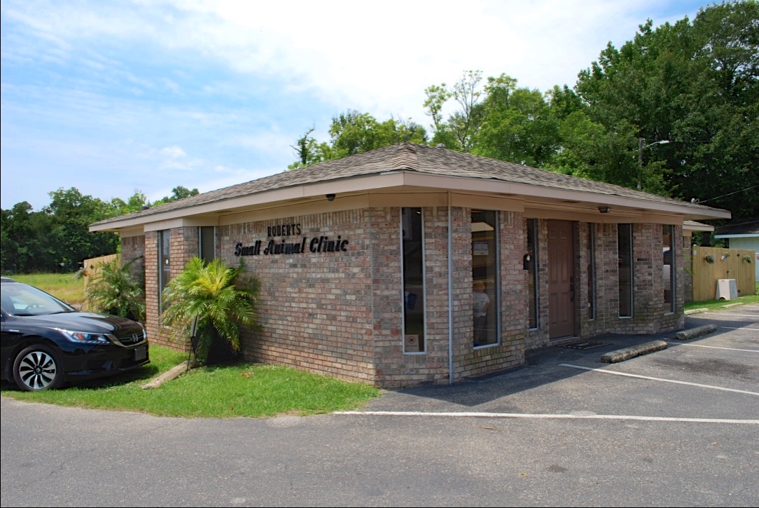 Roberts Small Animal Clinic - Moss Point , United States