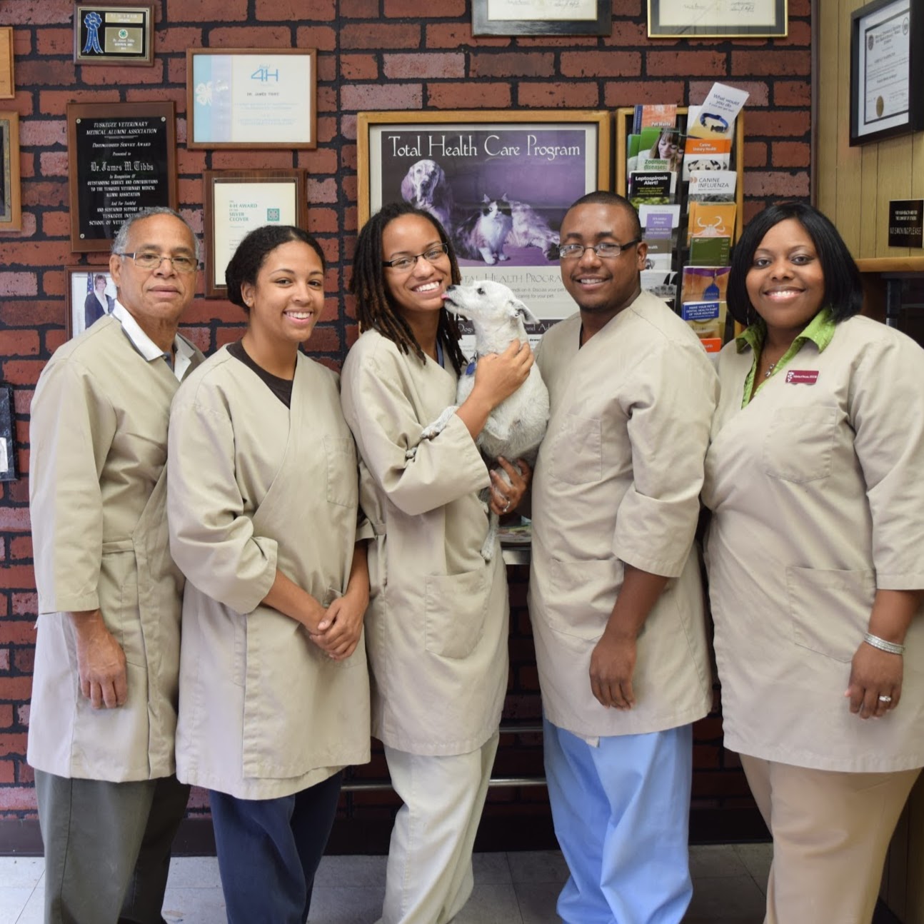 Oakcrest Veterinary Clinic - District Heights , United States