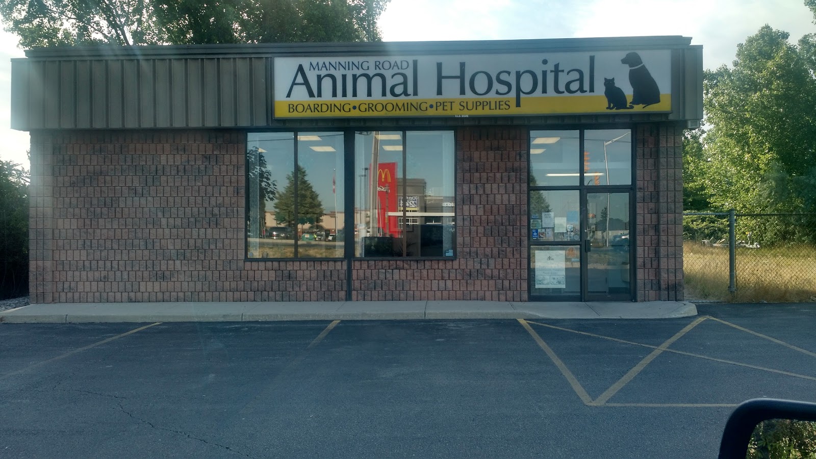 Manning Road Animal Hospital - Windsor , Canada