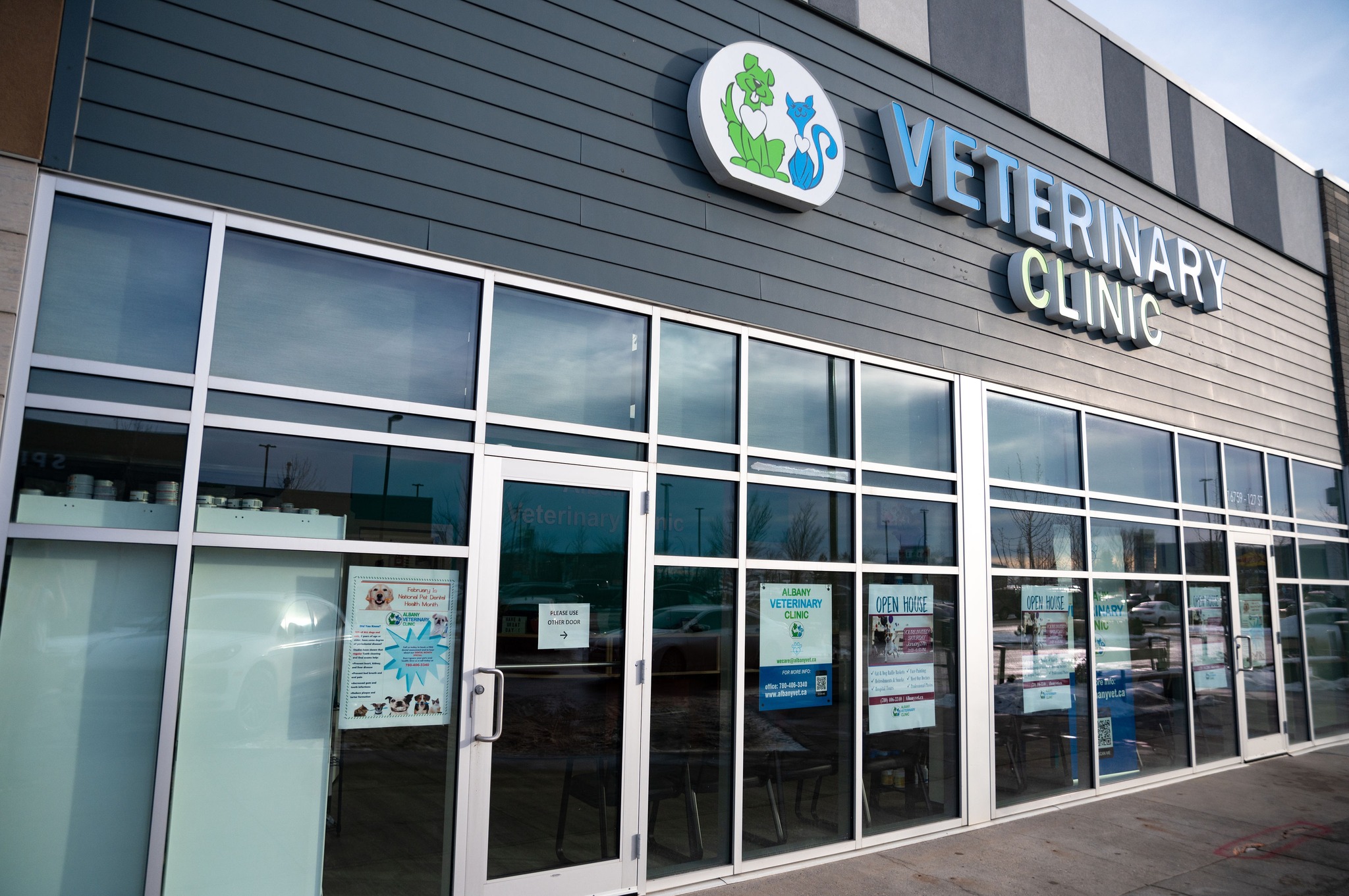 Albany Veterinary Clinic - Edmonton , Canada