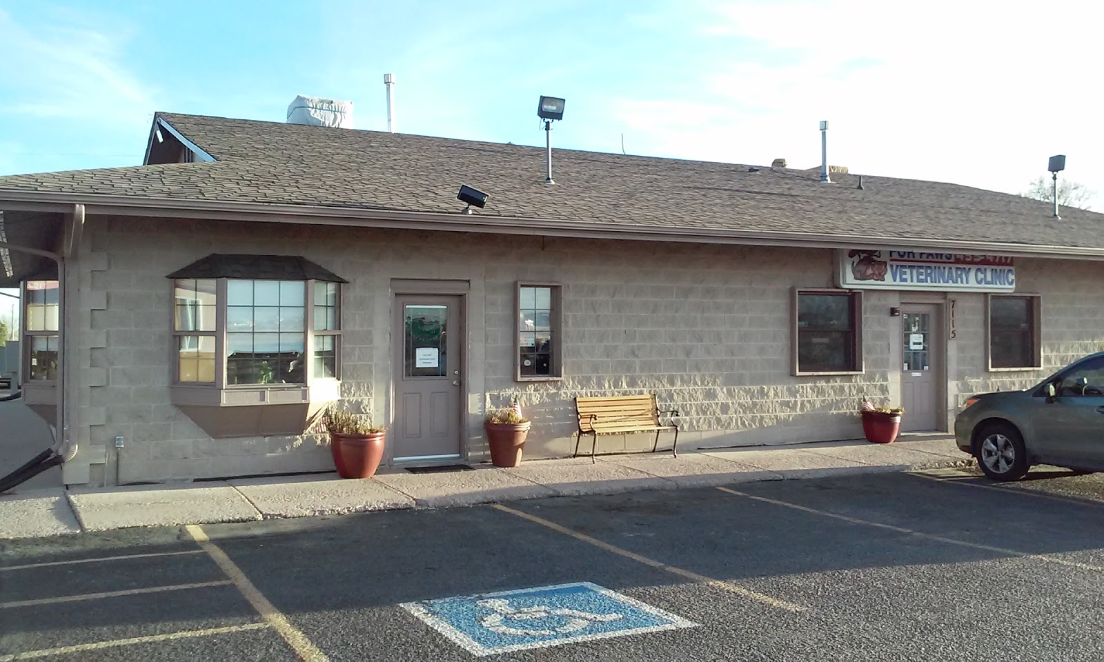 For Paws Veterinary Clinic - Falcon , United States