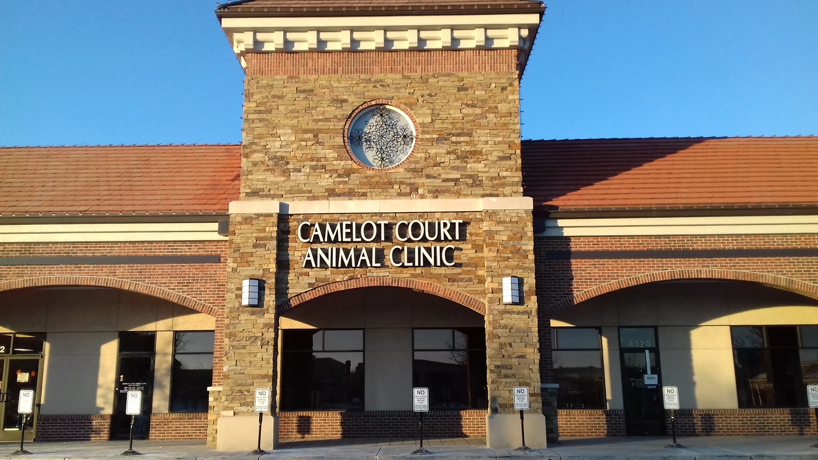 Camelot Court Animal Clinic - Leawood , United States