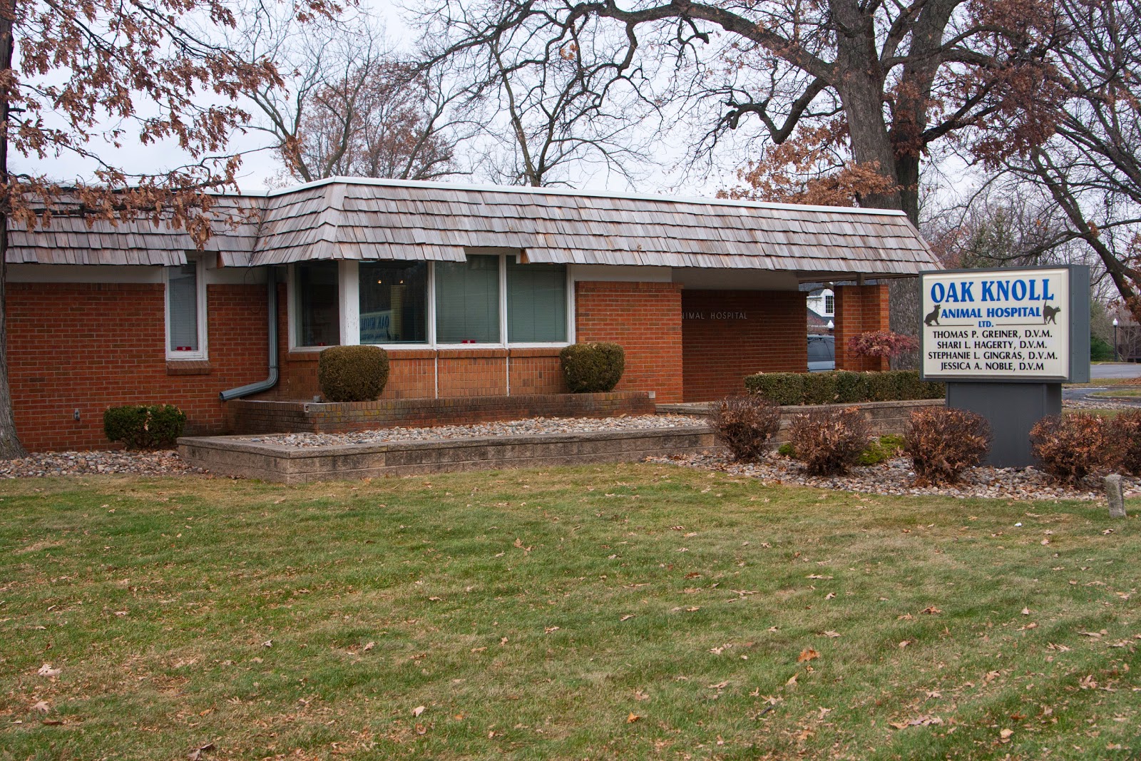 Oak Knoll Animal Hospital - Moline , United States