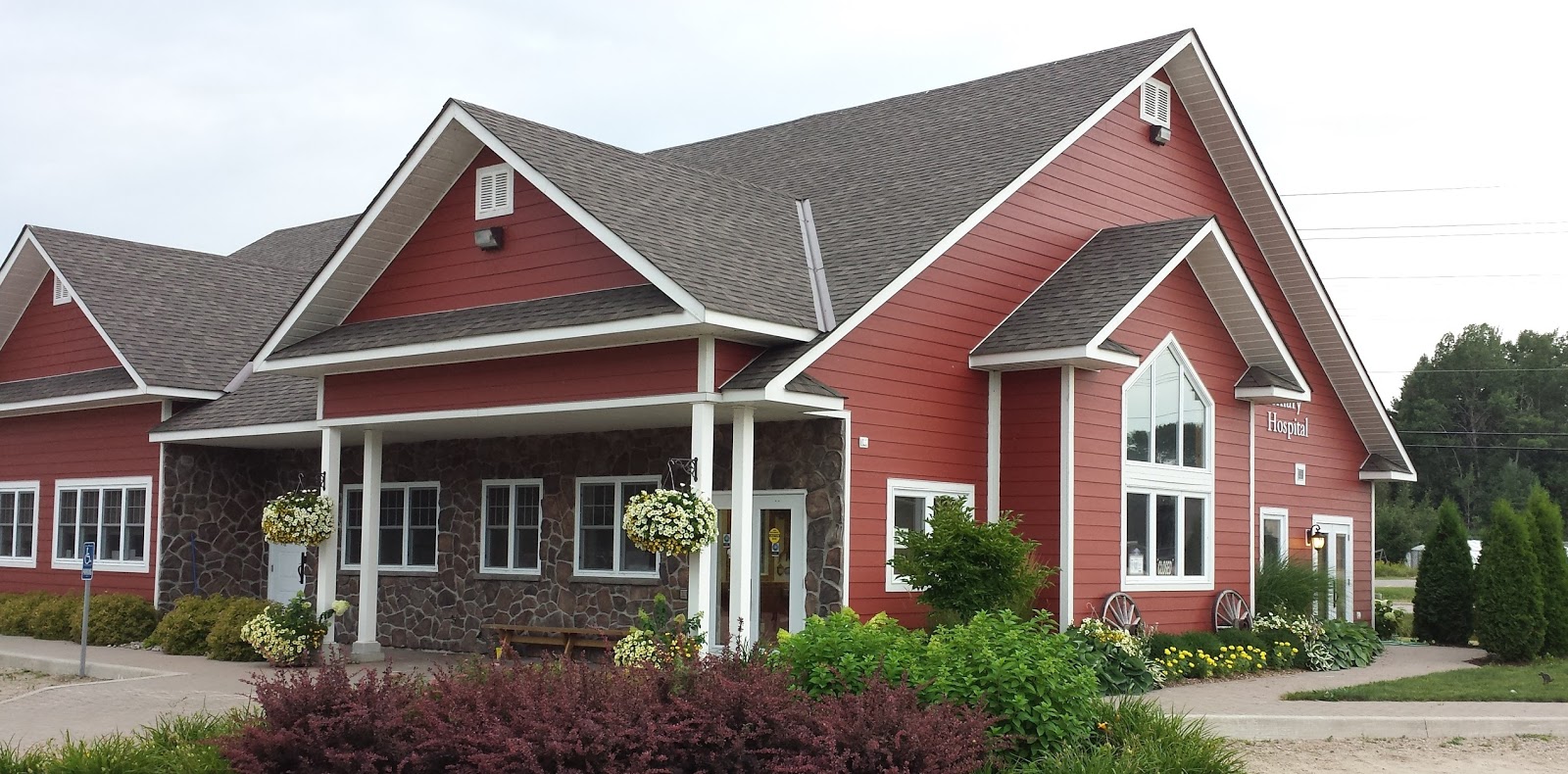 Verzijlenberg Veterinary Hospital - Sundridge , Canada