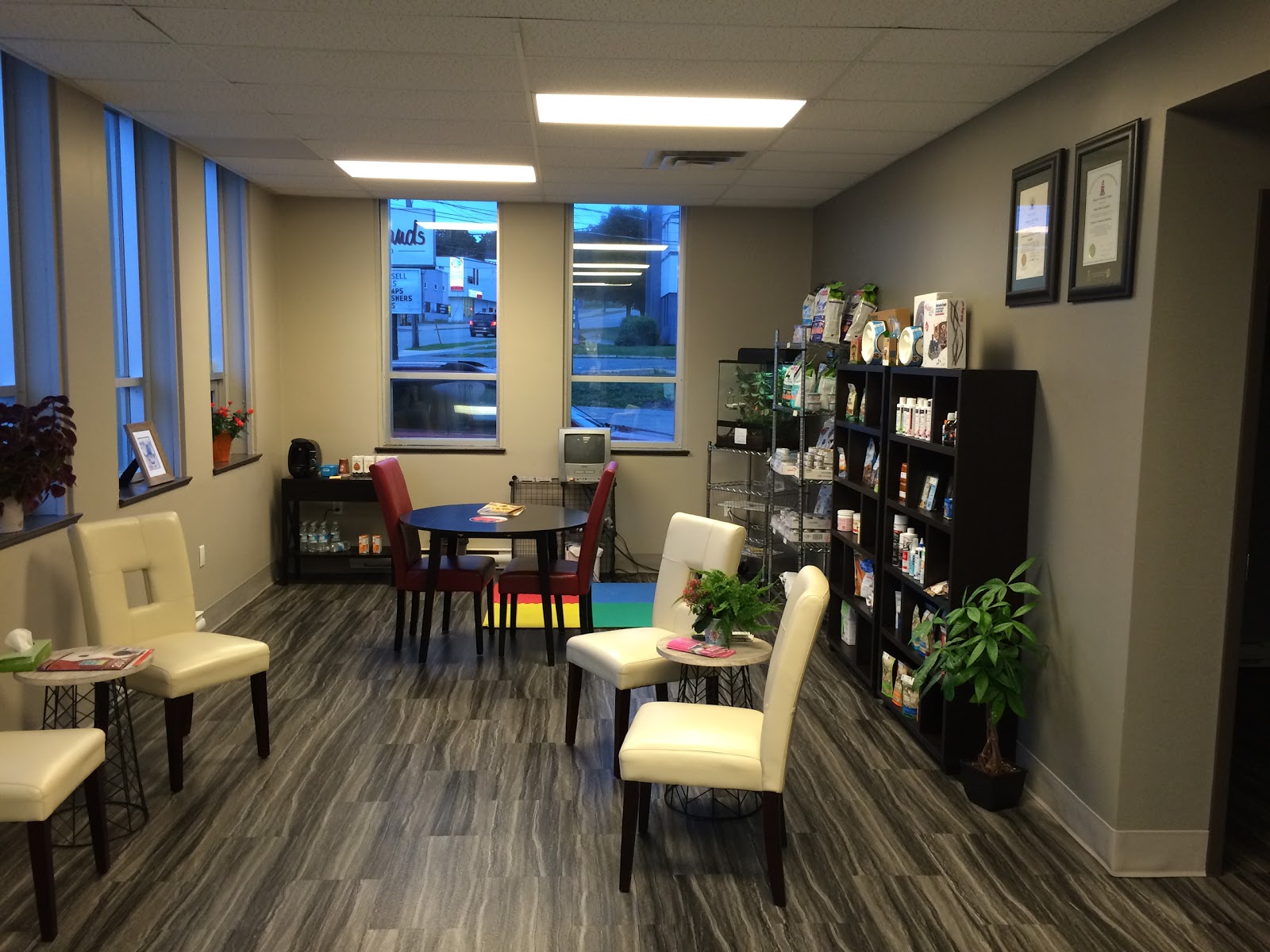 4 Paws Veterinary Hospital - Halifax , Canada