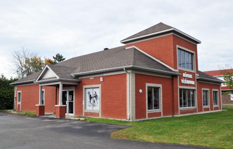 Veterinary Hospital De Lestrie - Sherbrooke , Canada