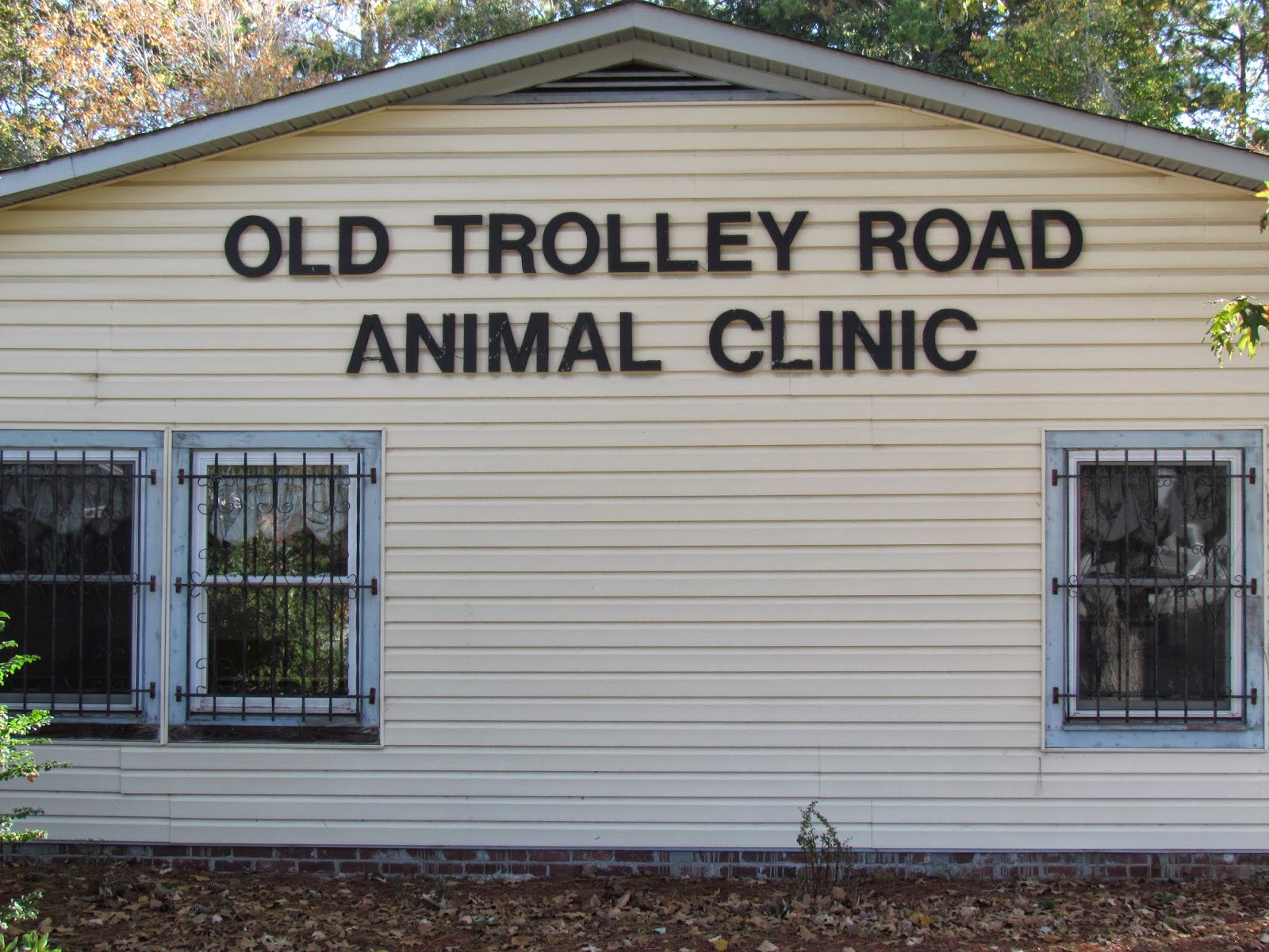 Old Trolley Road Animal Clinic - Summerville , United States