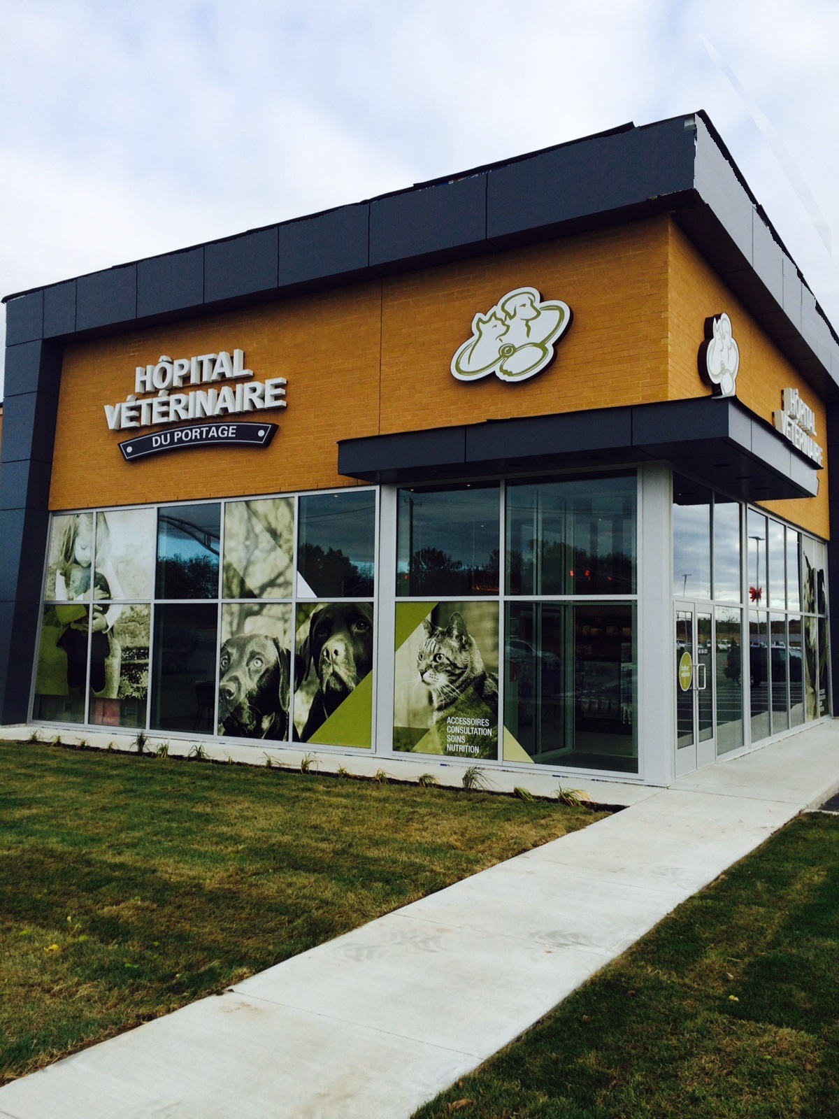 Veterinary Hospital Portage - L'Assomption , Canada