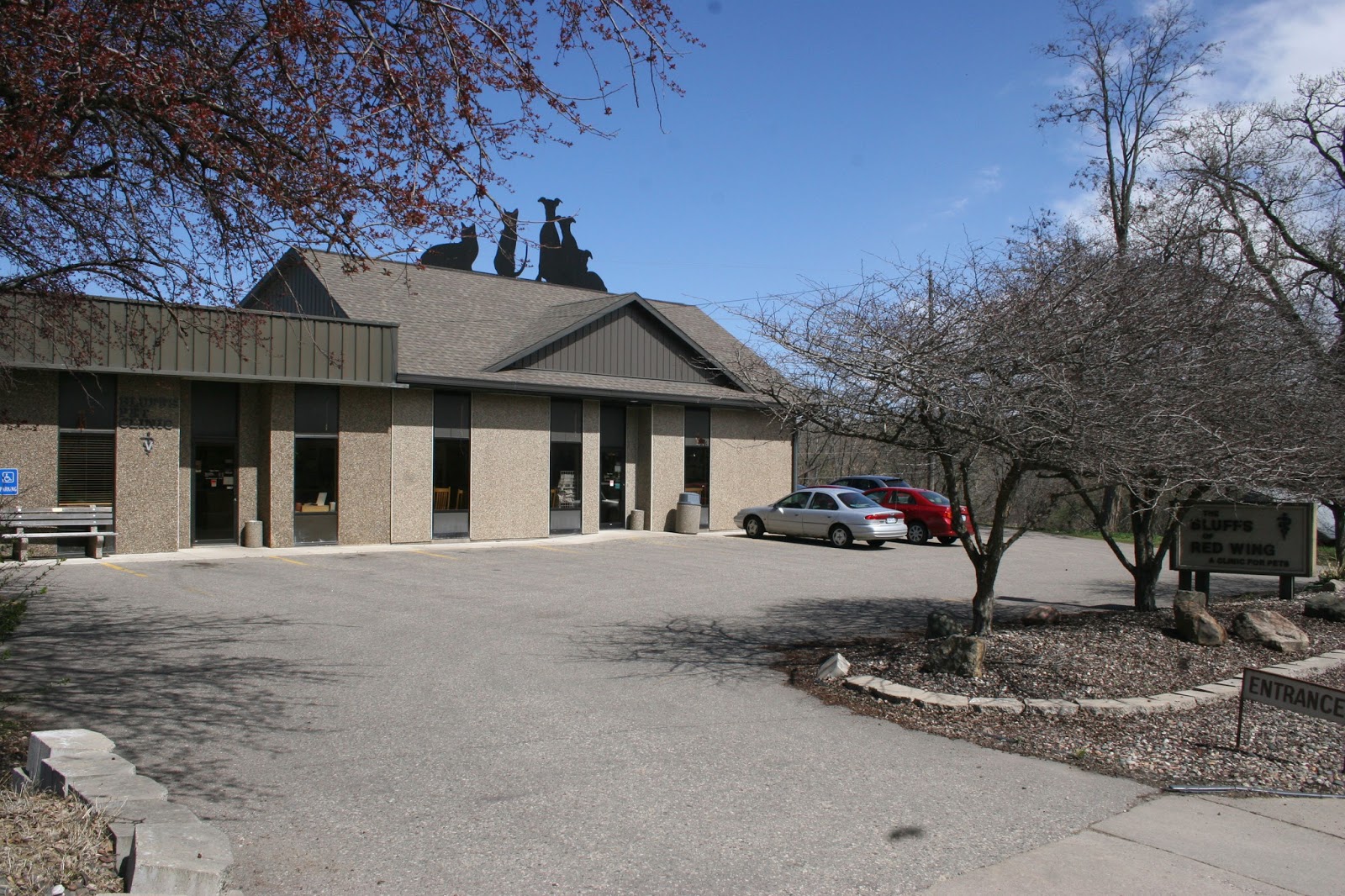 The Bluffs Pet Clinic - Red Wing , United States