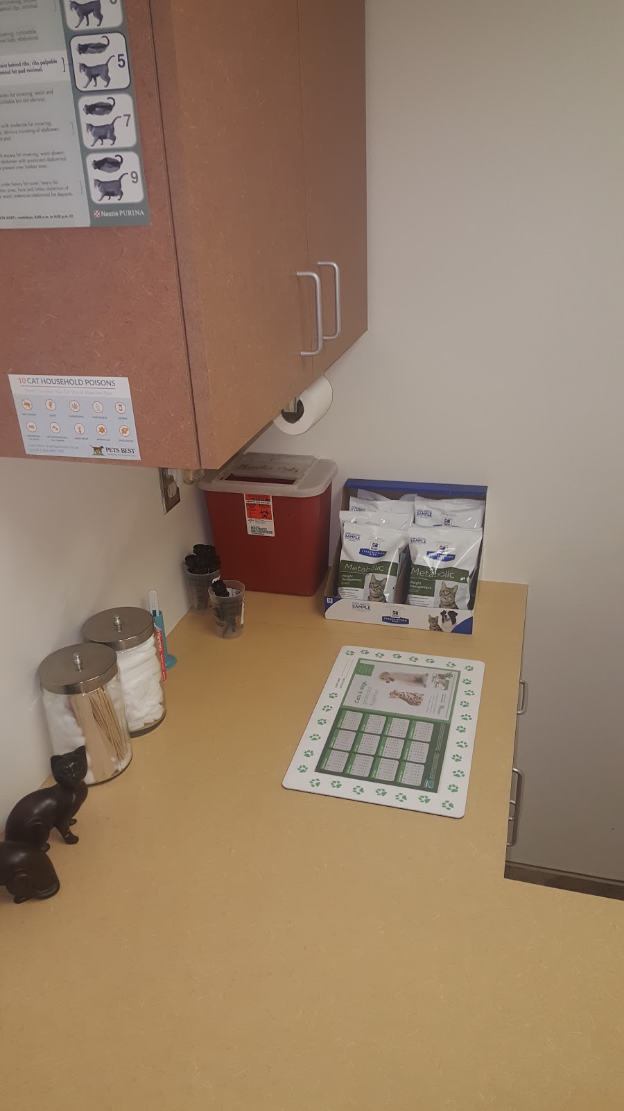 Animal Clinic Of The Oaks - Thousand Oaks , United States