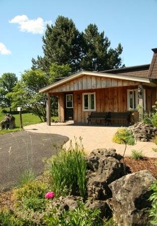 Limestone Valley Animal Hospital - Burlington , Canada