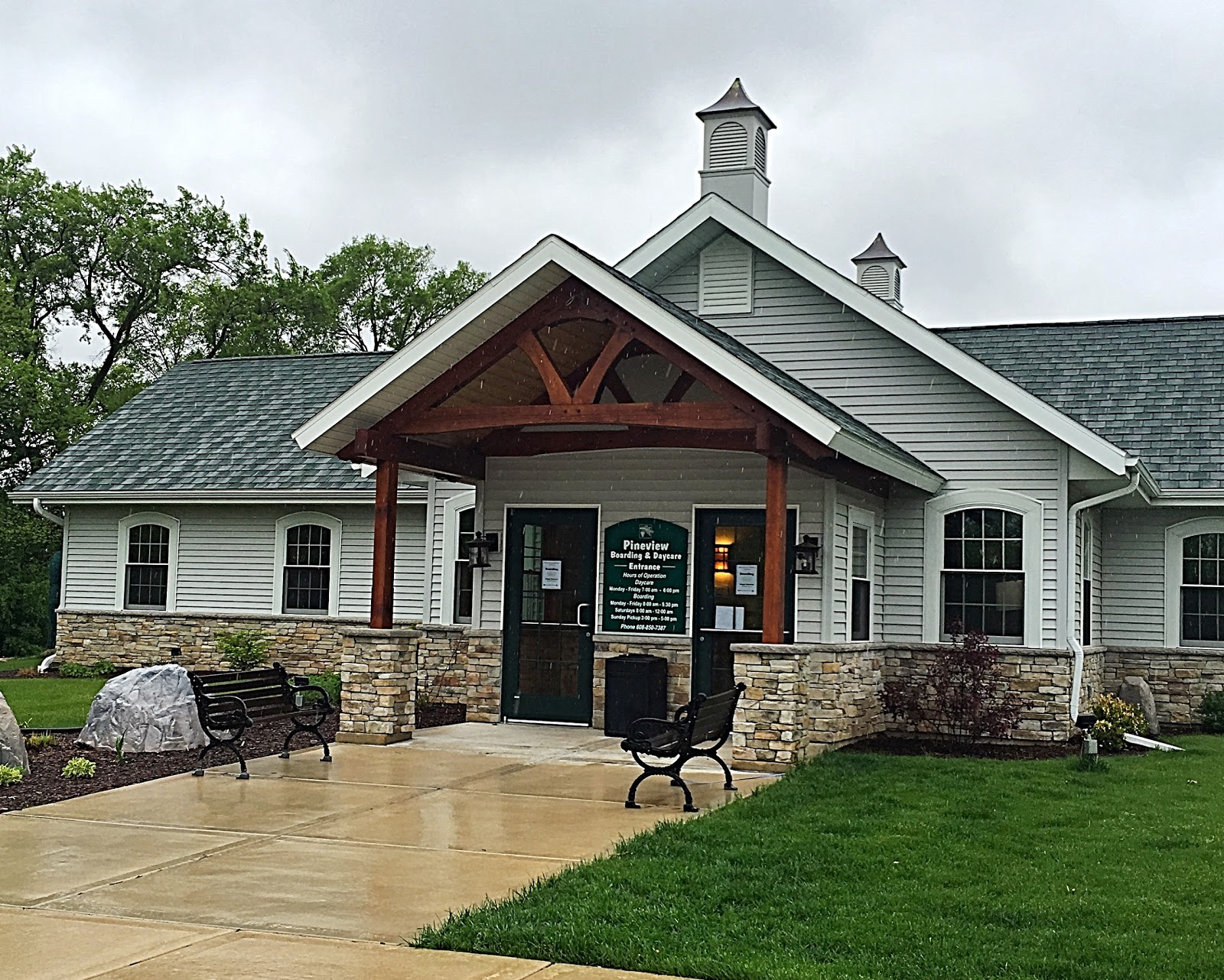 Pineview Veterinary Hospital And Pet Resort - Waunakee , United States