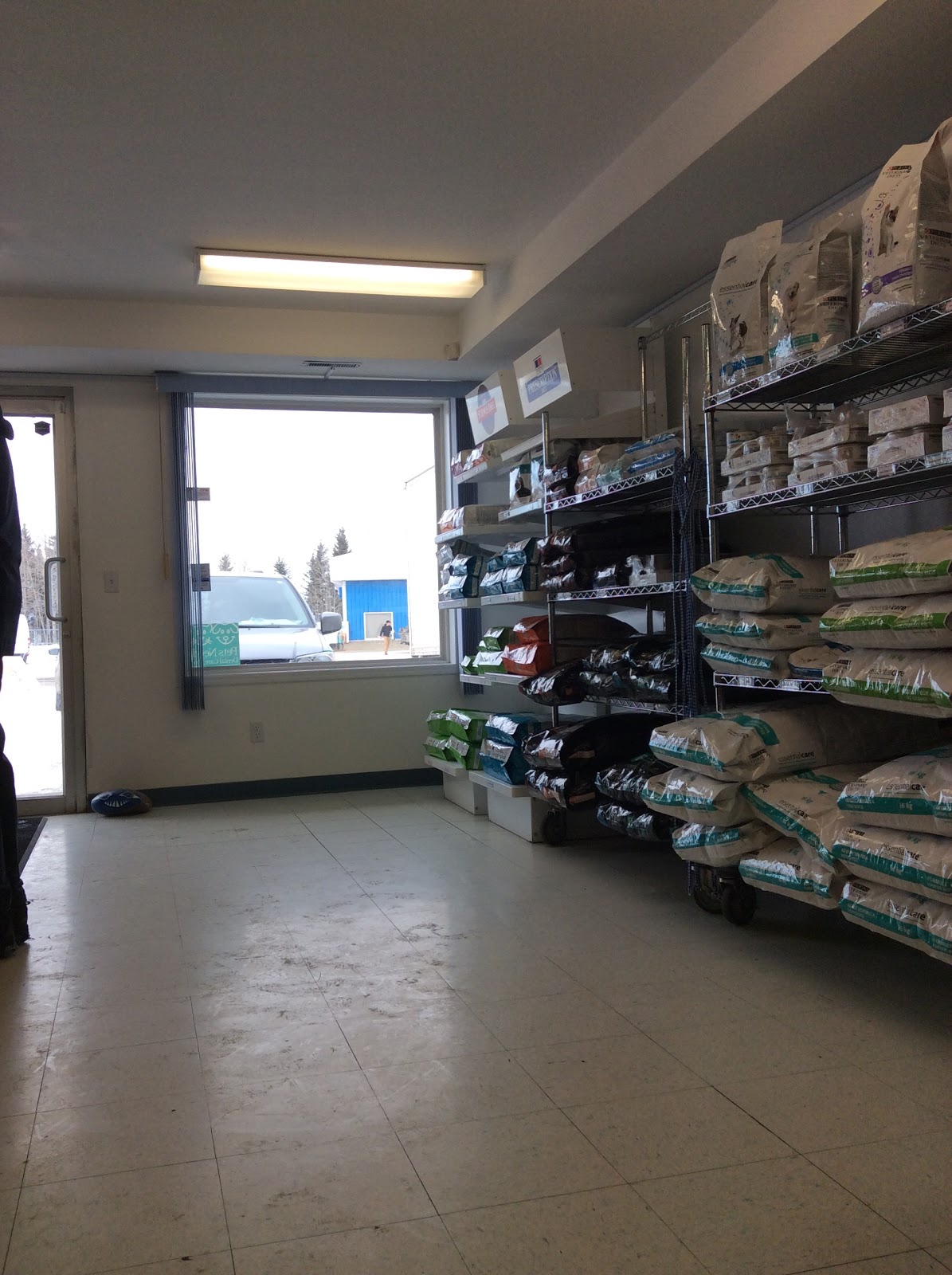 Hilltop Veterinary Clinic - Whitecourt , Canada