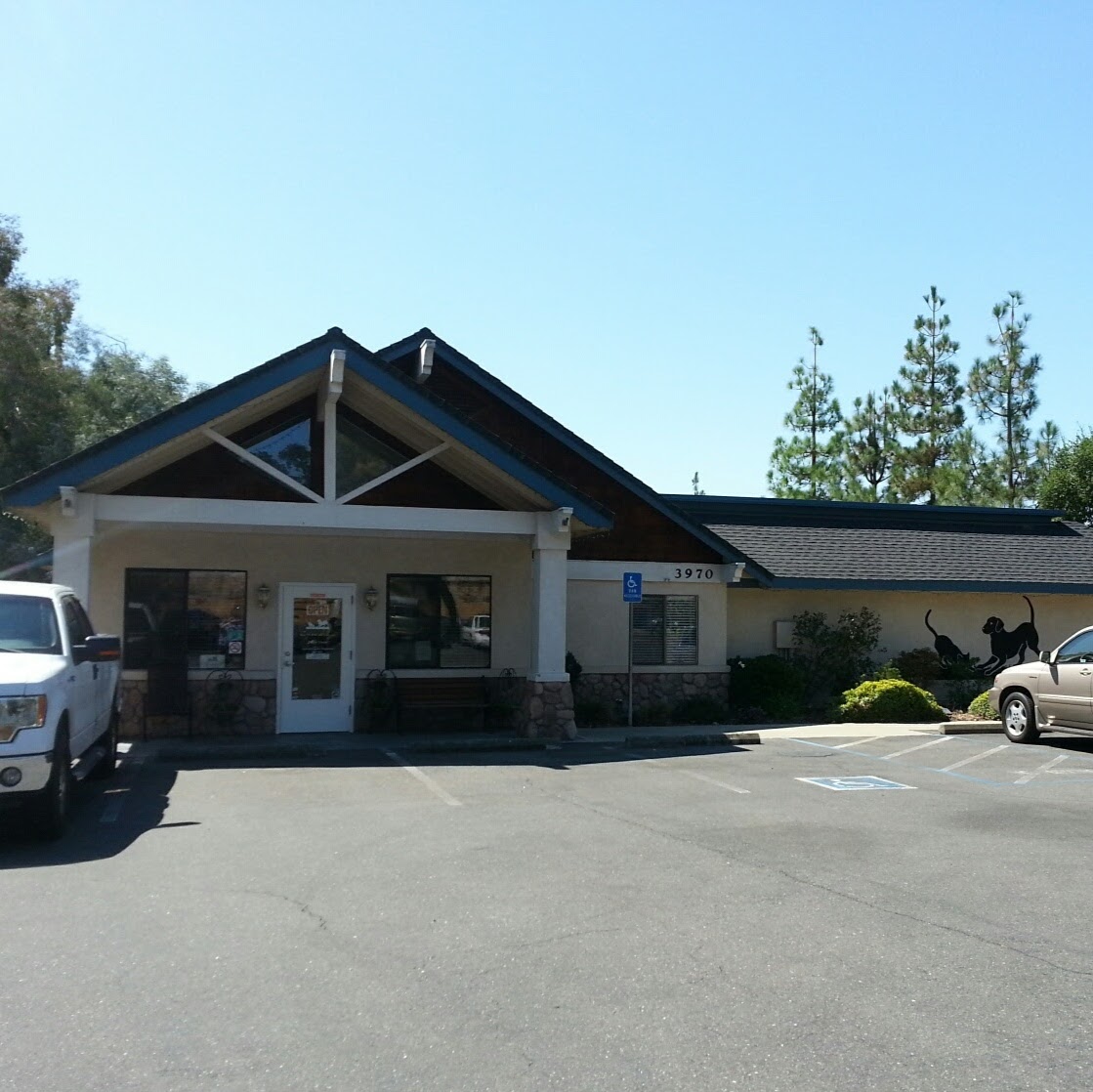 Douglas Boulevard Veterinary Clinic - Roseville , United States