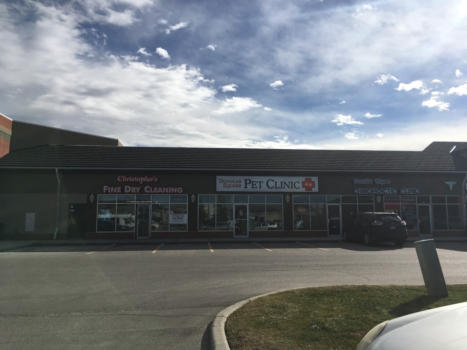 Douglas Square Pet Clinic - Calgary , Canada