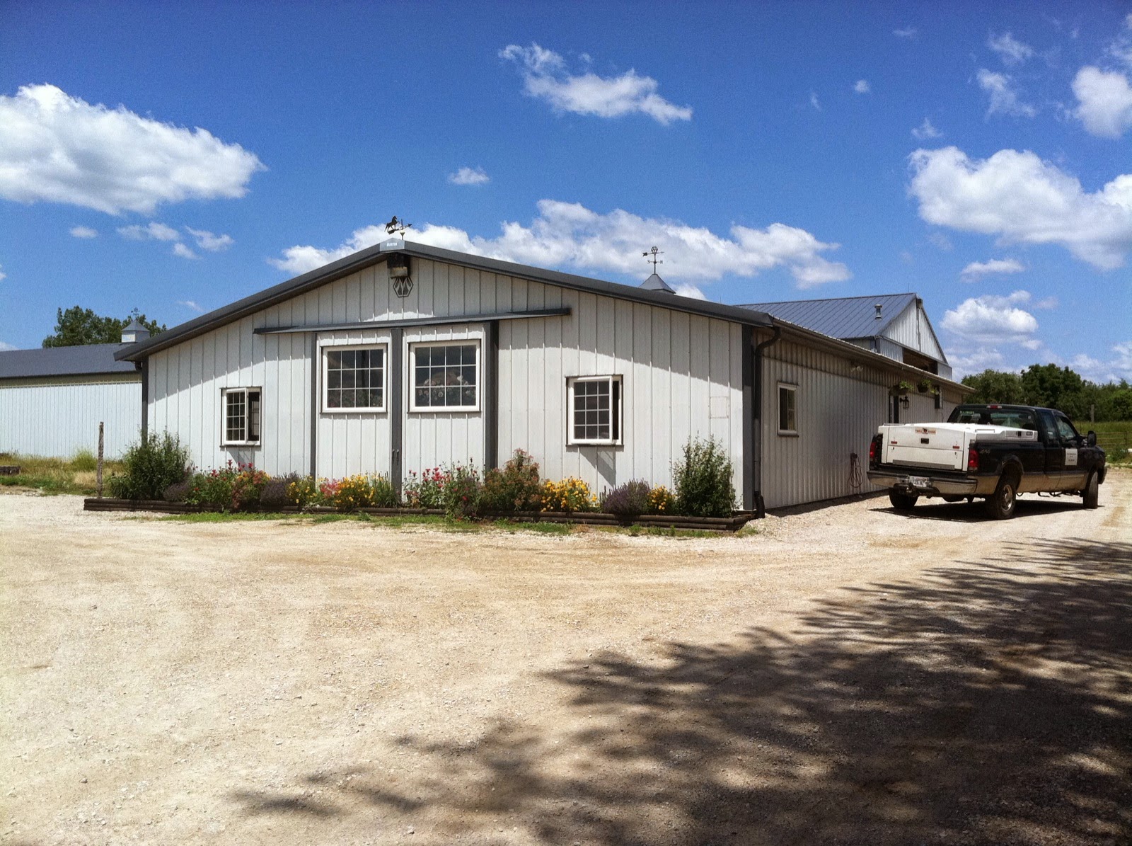 Hoerr Veterinary Service - Morton , United States