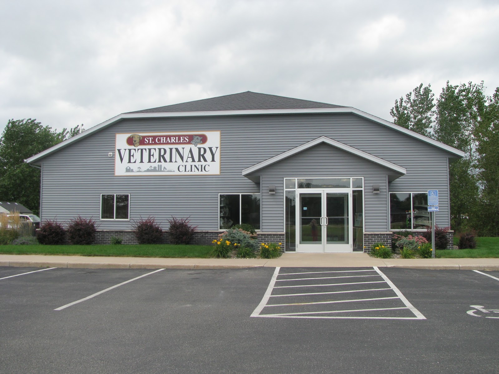 St Charles Veterinary Clinic - St Charles , United States