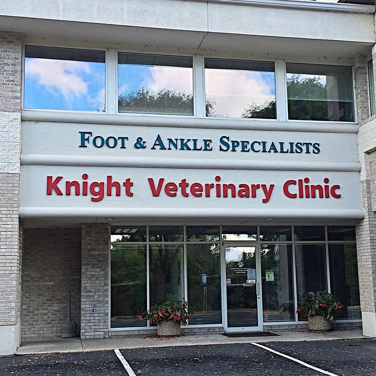 Knight Veterinary Clinic - Middleton , United States