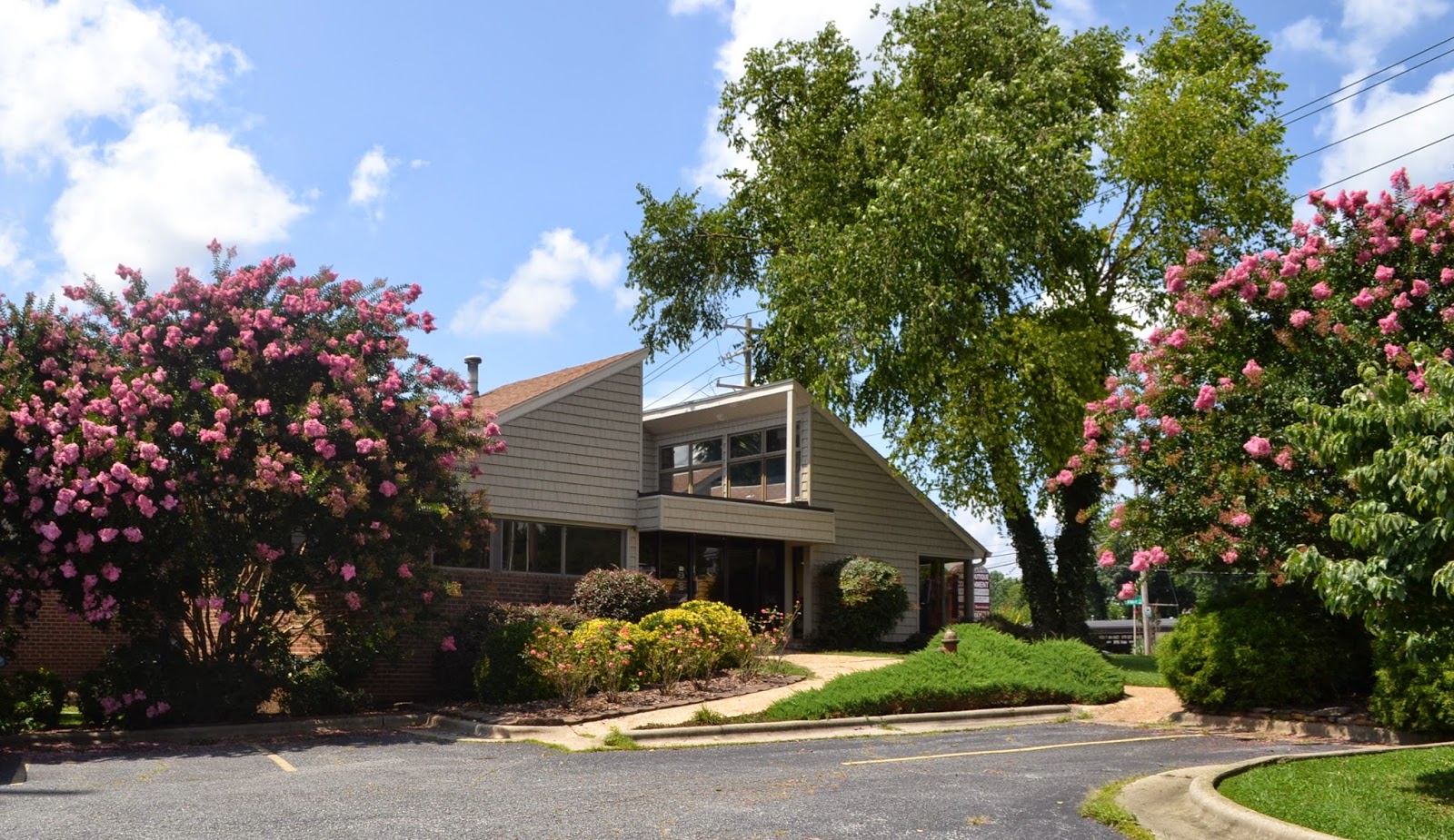 West Market Veterinary Hospital - Greensboro , United States